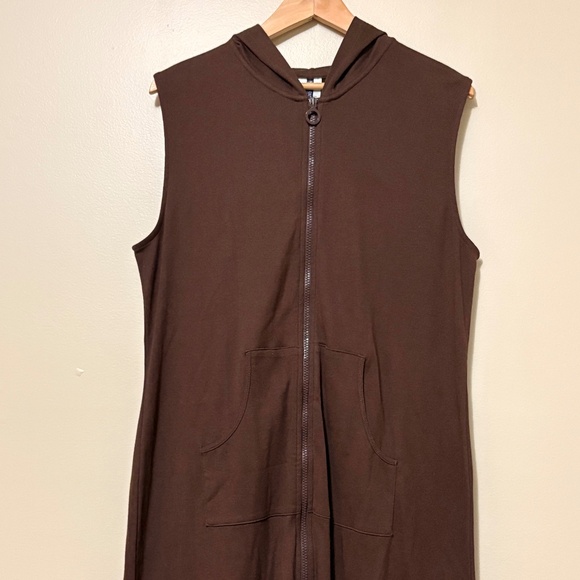 Ann Cole - Picture 1 of 3